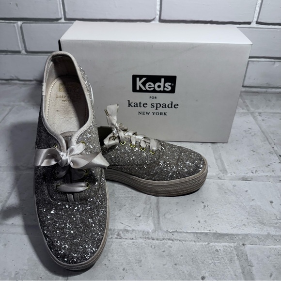 Kate Spade Keds Womens 7.5 Silver Glitter Platform Sneakers Fashion Shoes - Picture 1 of 12